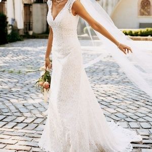 🍀 V-Neck wedding Dress from David's Bridal